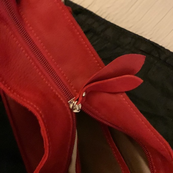 Maxon Collection Hobo Bag in Suede with tassel - Picture 11 of 17